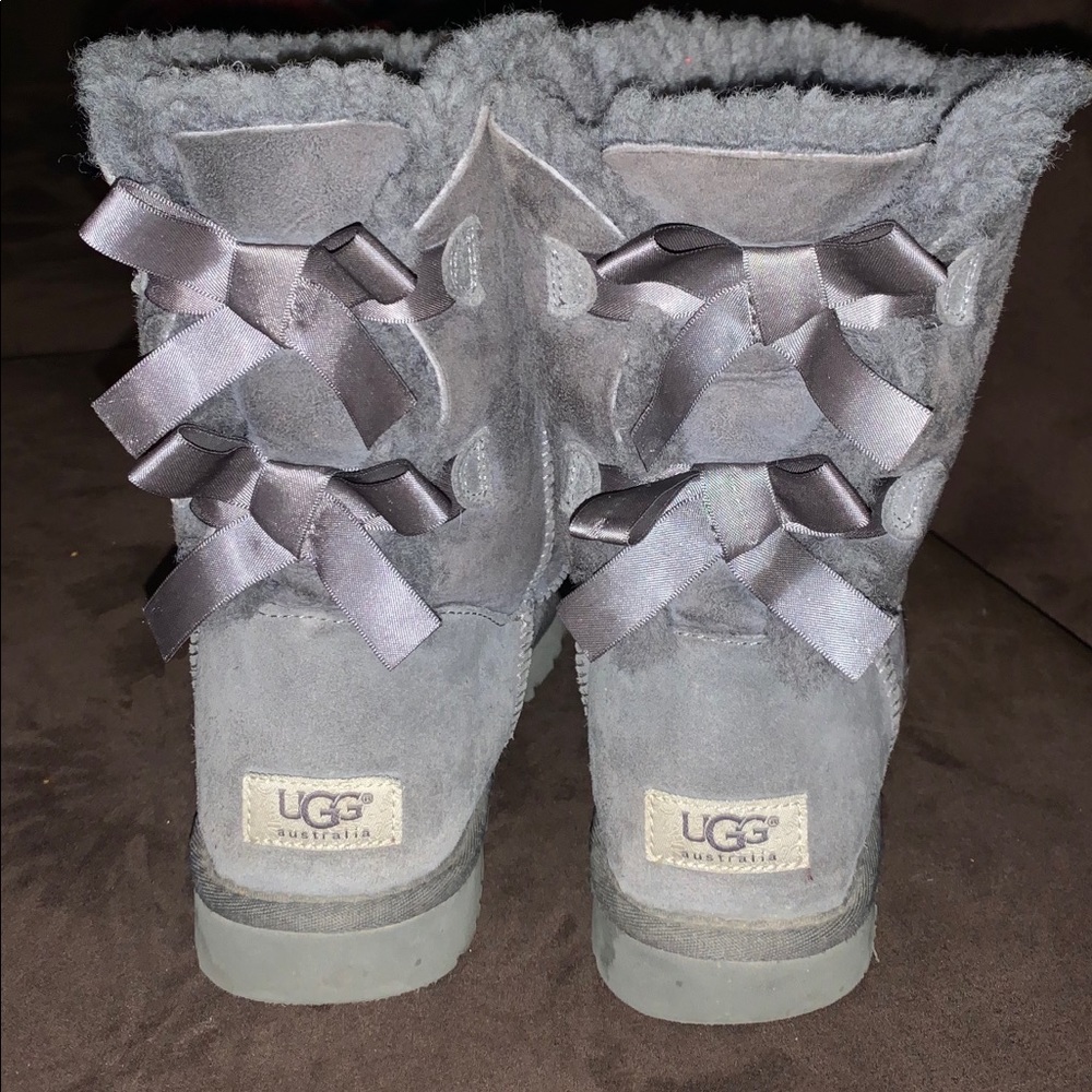 Gray double bailey bow uggs size 8 - SEND OFFERS